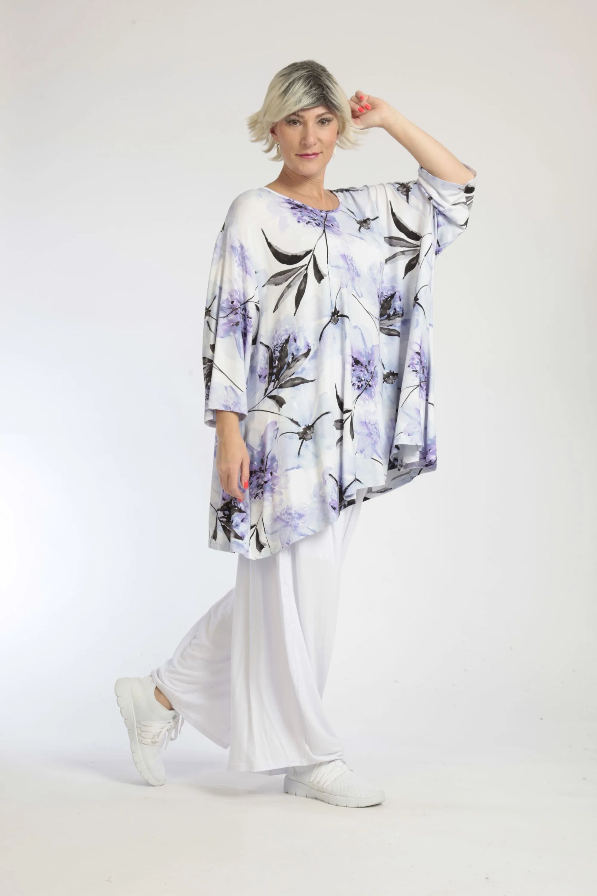  A-Form Bigshirt von AKH Fashion aus Viskose, 1042.00593, Weiß-Flieder, Blumen, Ausgefallen