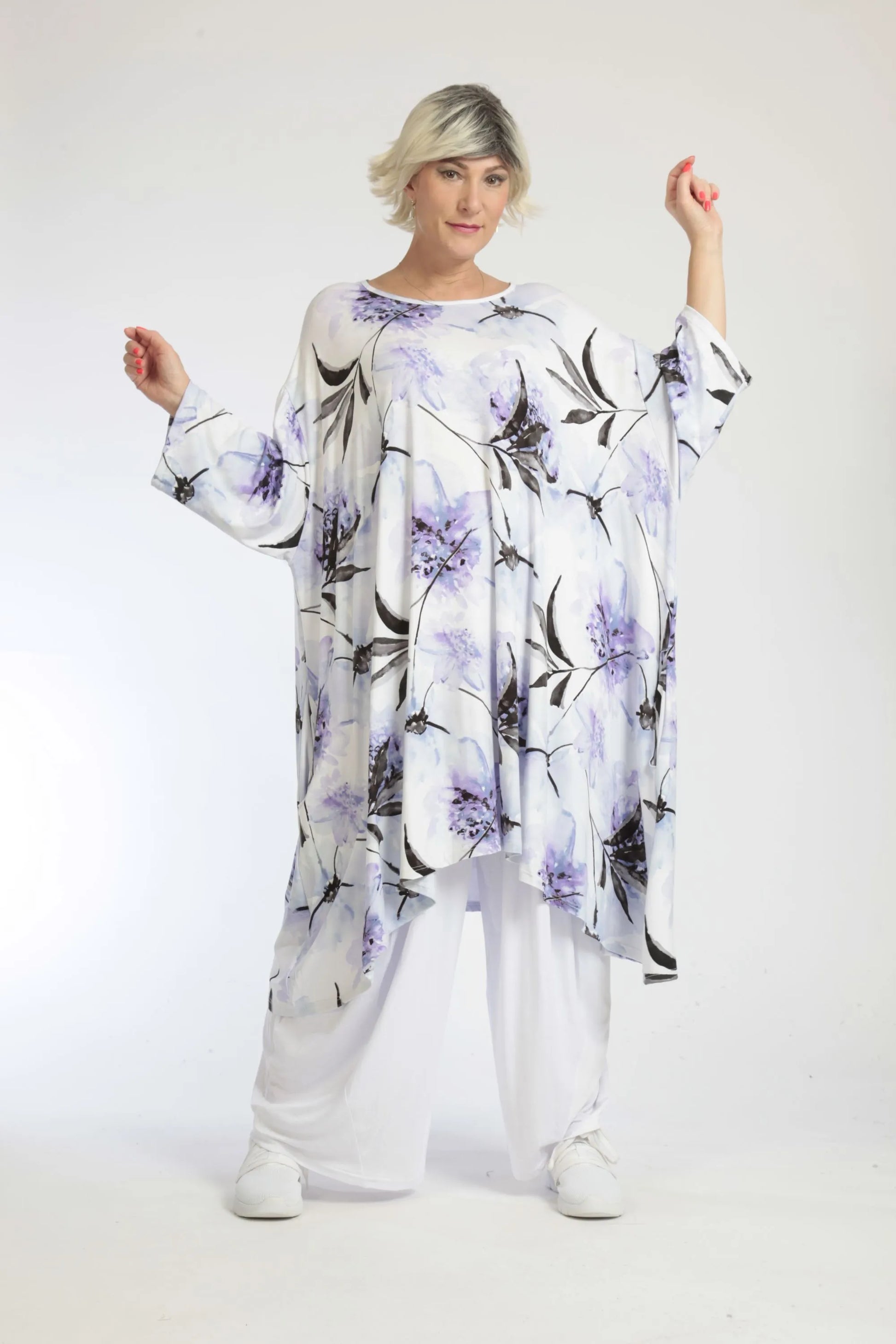  A-Form Bigshirt von AKH Fashion aus Viskose, 1042.06570, Weiß-Flieder, Blumen, Ausgefallen