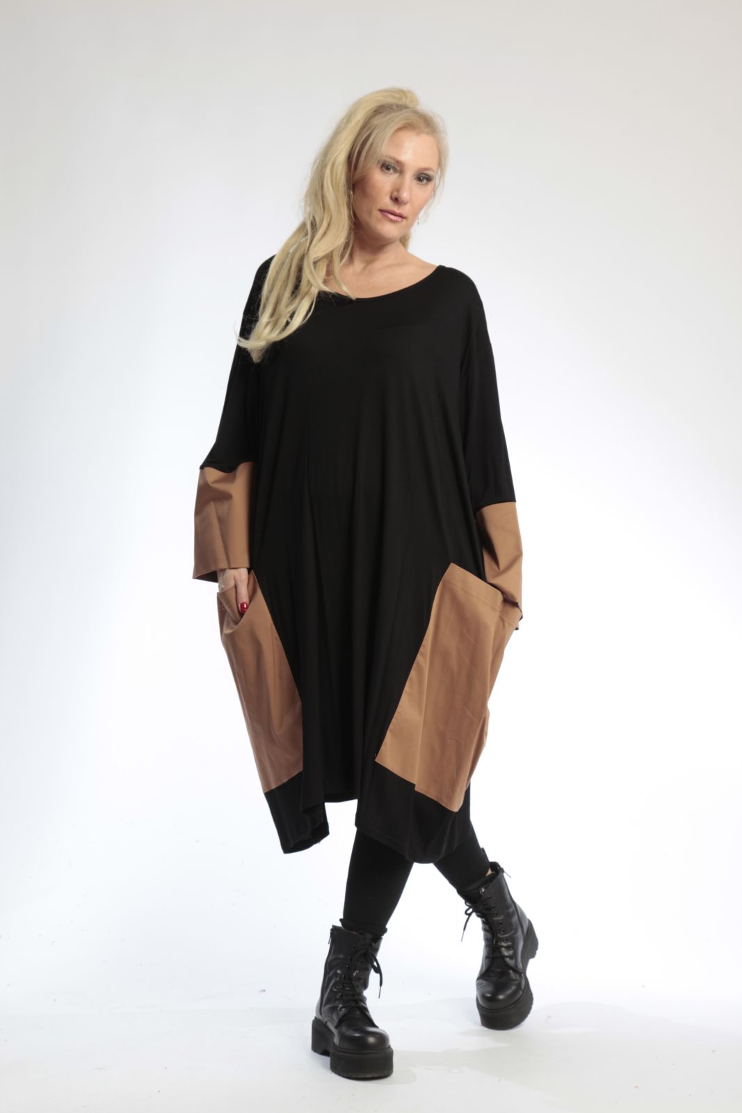  Bigshirt von AKH Fashion aus Viskose in gerader Form, 0802.06600, Schwarz-Cognac, Ausgefallen