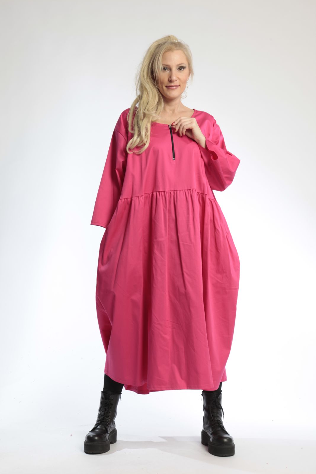  Kleid in leuchtendem Pink für Lagenlooks – 3/4-Ärmel und Rundhals-Ausschnitt im Oversize-Stil