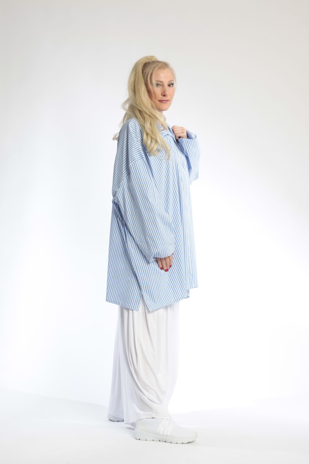  Bluse von AKH Fashion aus Baumwolle in kastiger Form, 0688.01880, Blau-Weiß, Ausgefallen