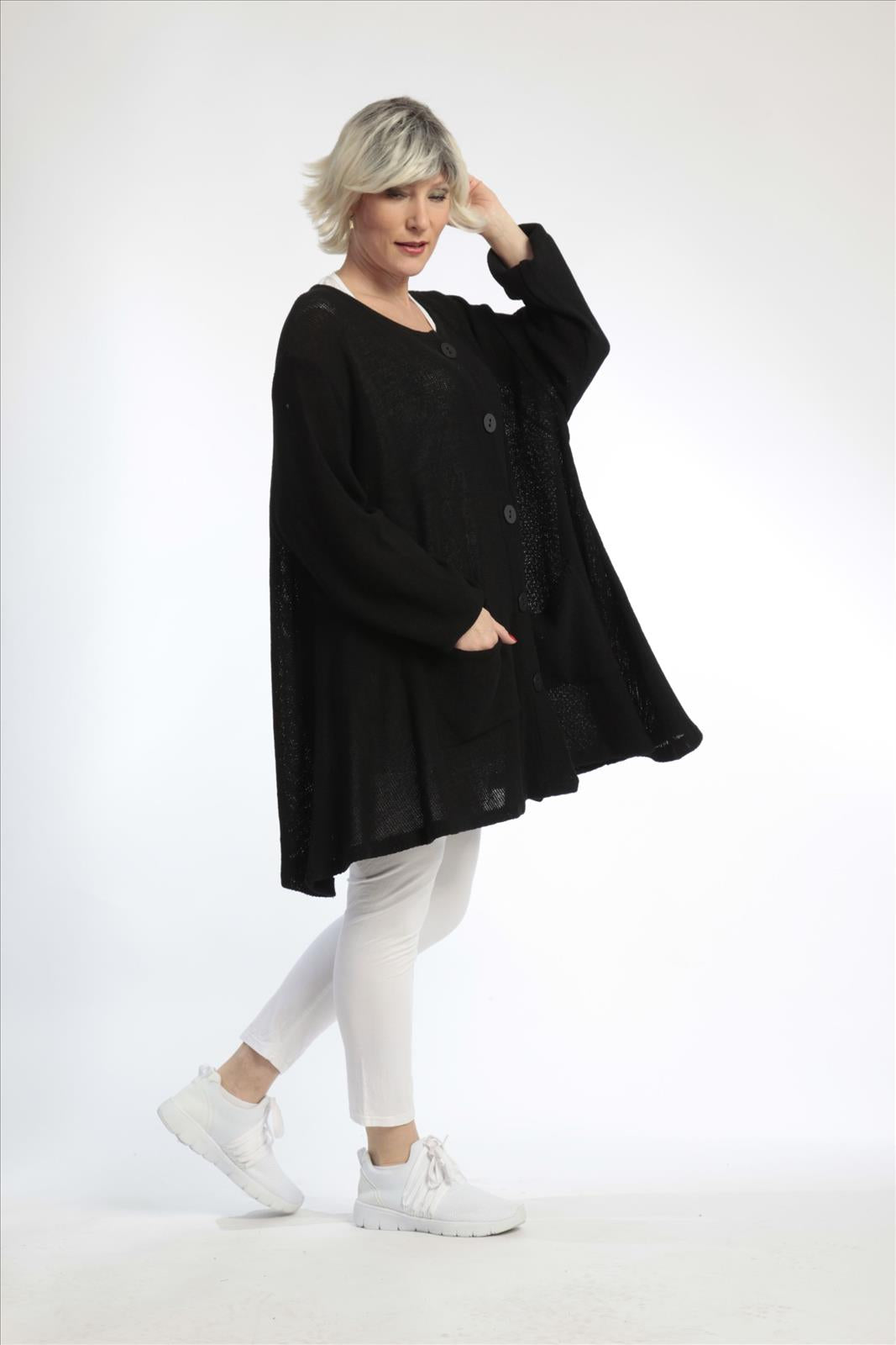  A-Form Jacke in zeitlosem Schwarz aus leichter Baumwolle für Lagenlooks und Plus Size Mode