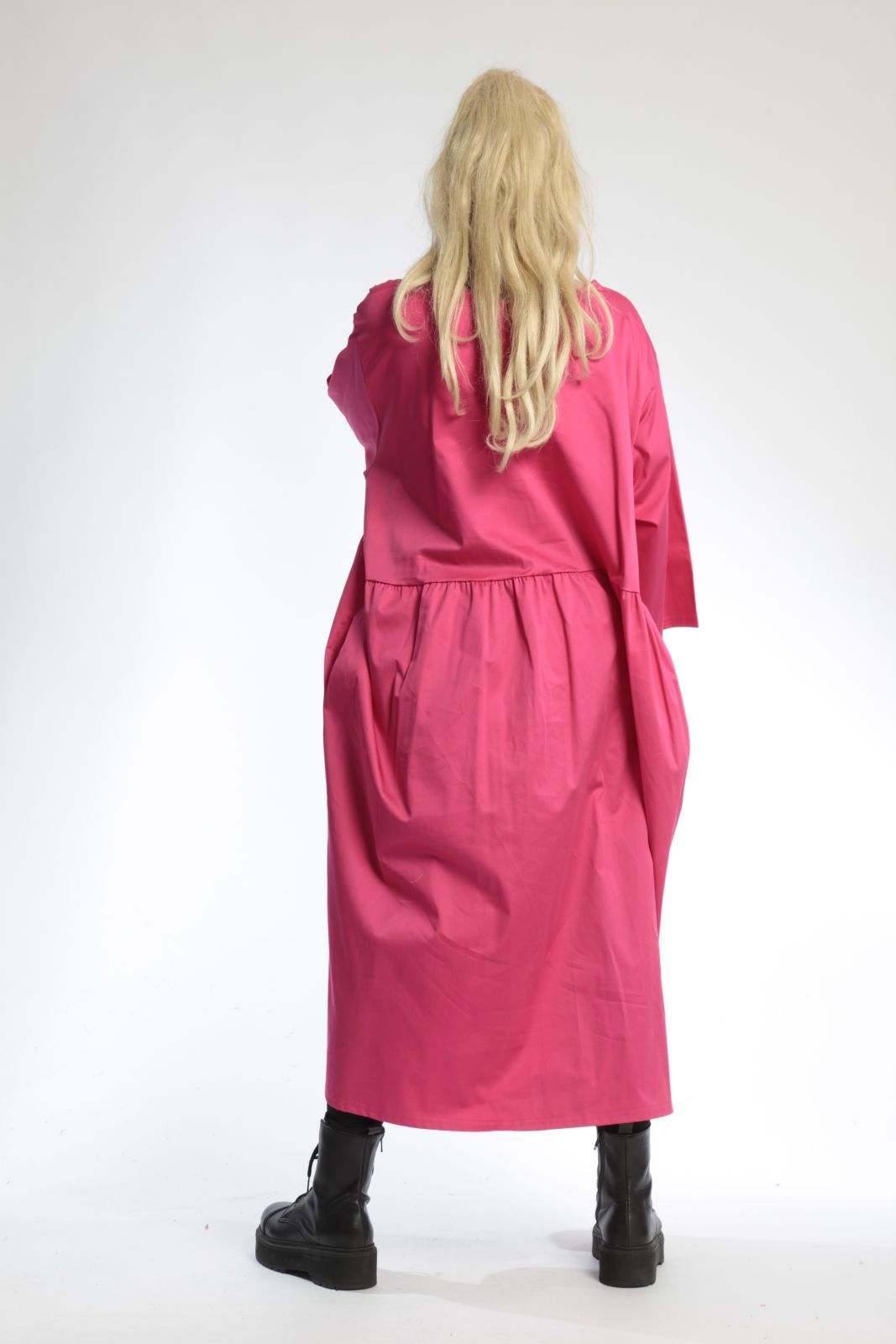  Kleid in leuchtendem Pink für Lagenlooks – 3/4-Ärmel und Rundhals-Ausschnitt im Oversize-Stil