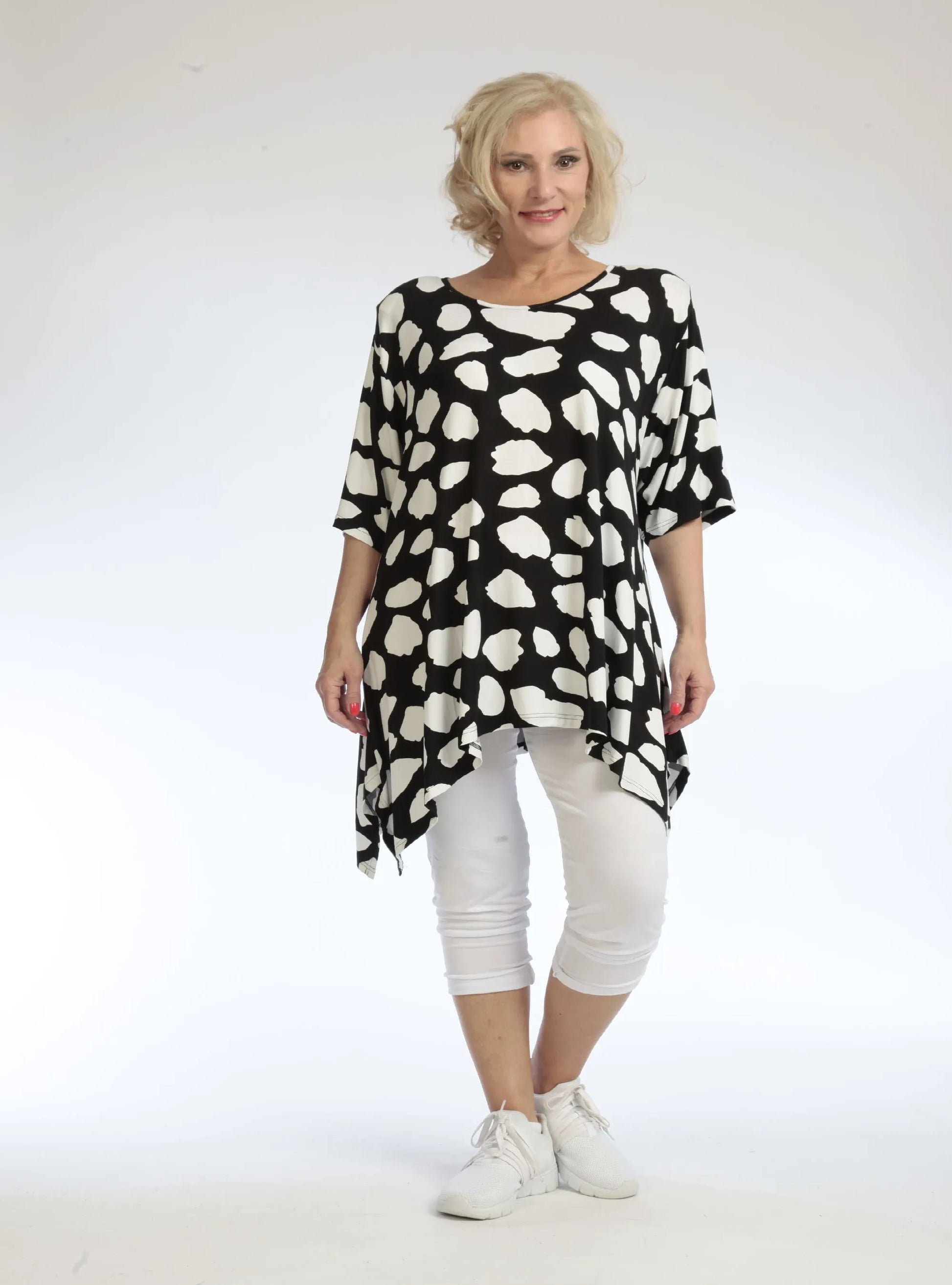  A-Form Shirt in Schwarz mit Klecksmuster und 3/4-Ärmeln für lässigen Plus Size Look