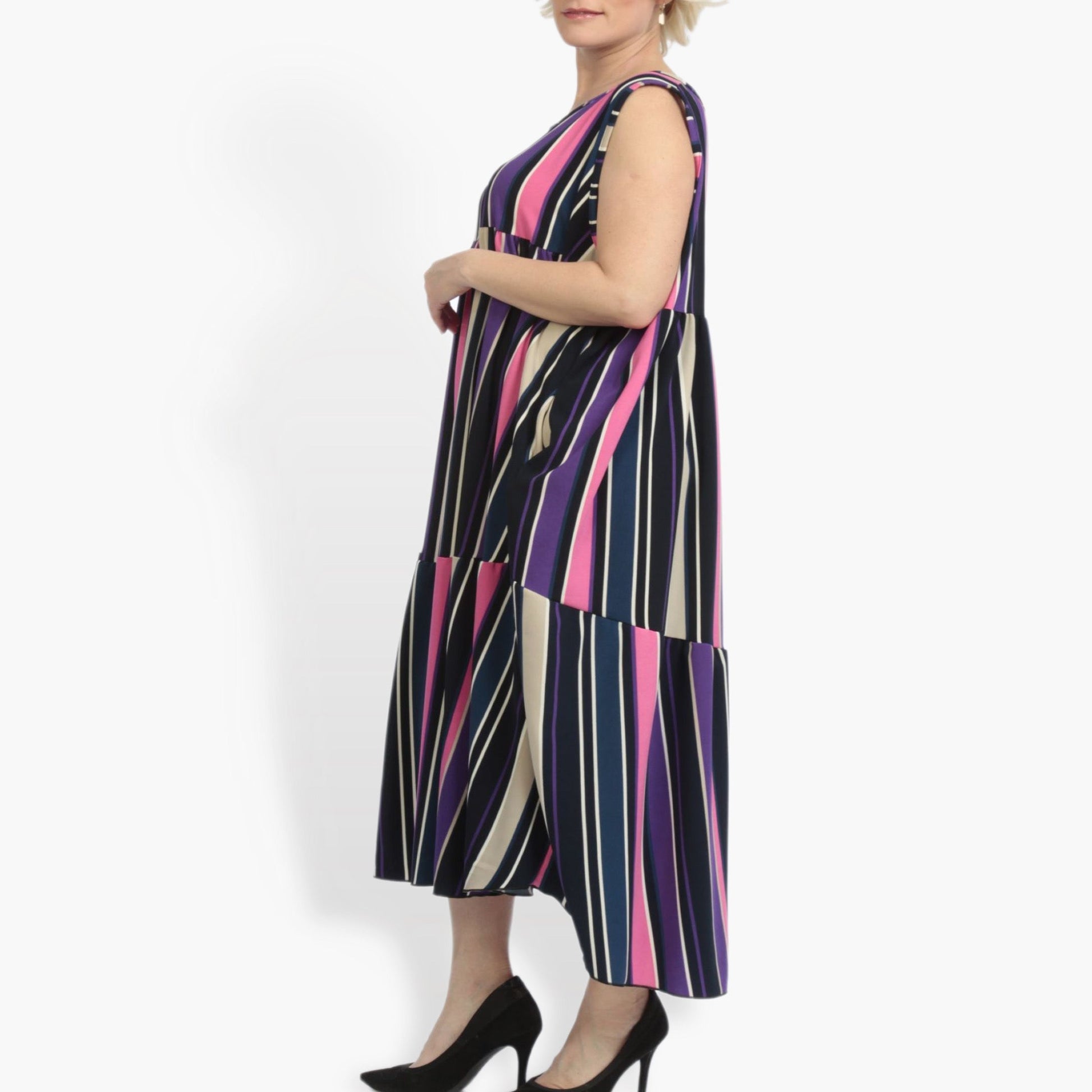  A-Form Kleid in lebhaftem Pink-Lila-Multi mit Streifen und praktischen Taschen für Plus Size