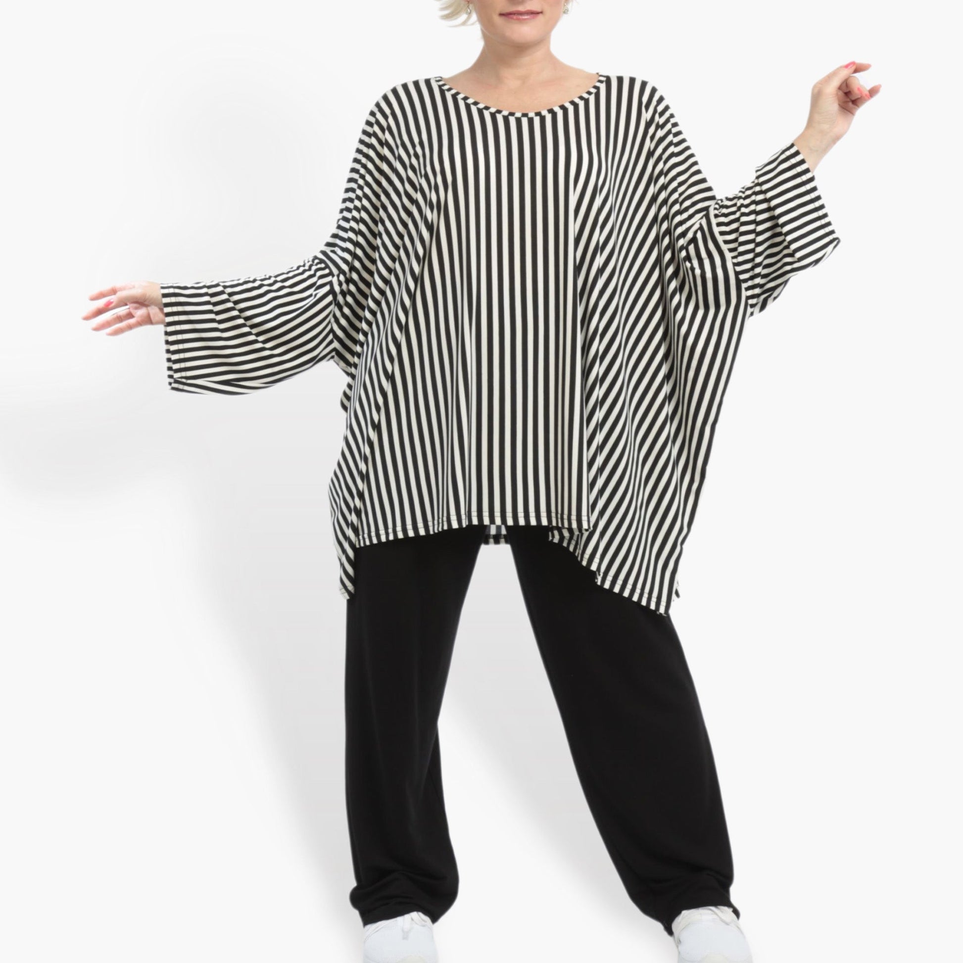  Oversized Shirt mit stilvollem Schwarz-Weiß-Streifenmuster, 3/4-Ärmel und Rundhalsausschnitt in Plus Size