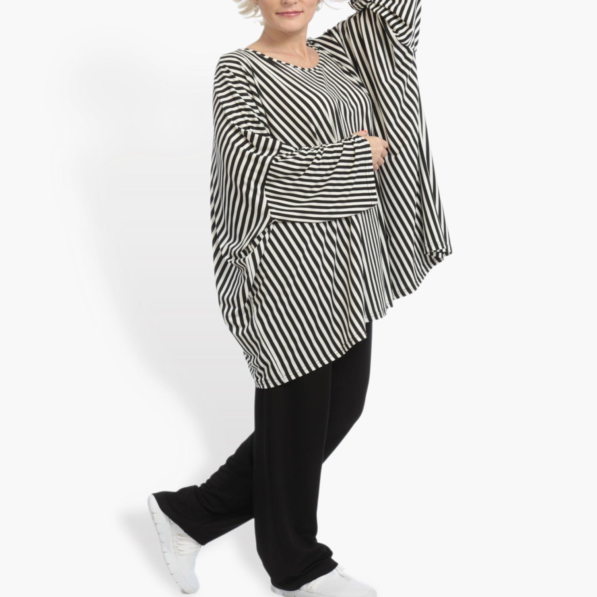  Oversized Shirt mit stilvollem Schwarz-Weiß-Streifenmuster, 3/4-Ärmel und Rundhalsausschnitt in Plus Size