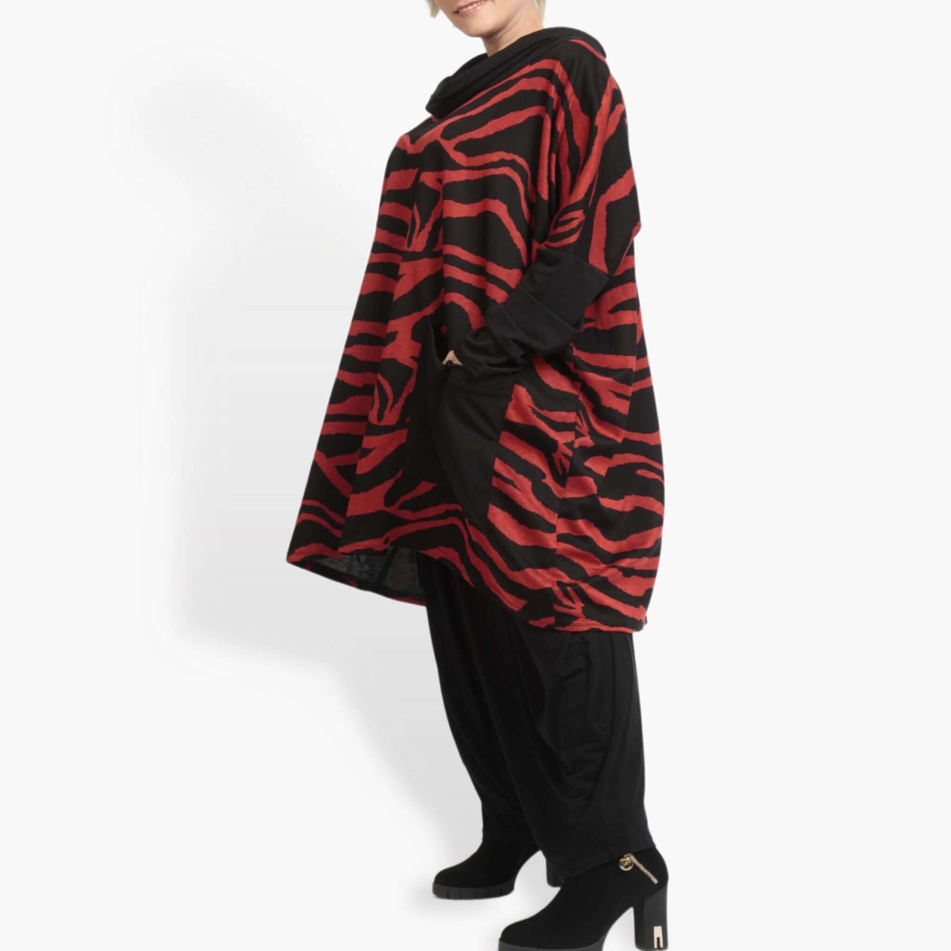  Bigshirt von AKH Fashion aus Viskose in kastiger Form, 0916.06807, Schwarz-Rot, Ausgefallen