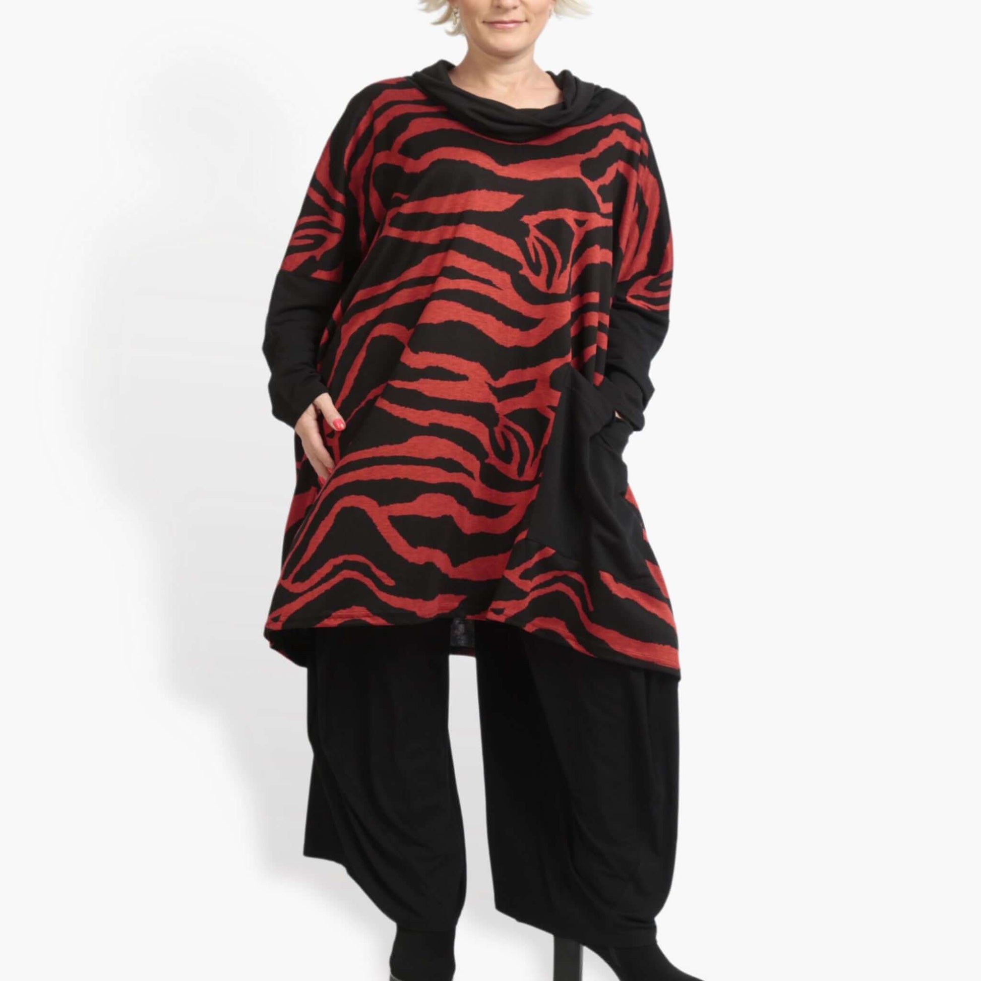  Bigshirt von AKH Fashion aus Viskose in kastiger Form, 0916.06807, Schwarz-Rot, Ausgefallen