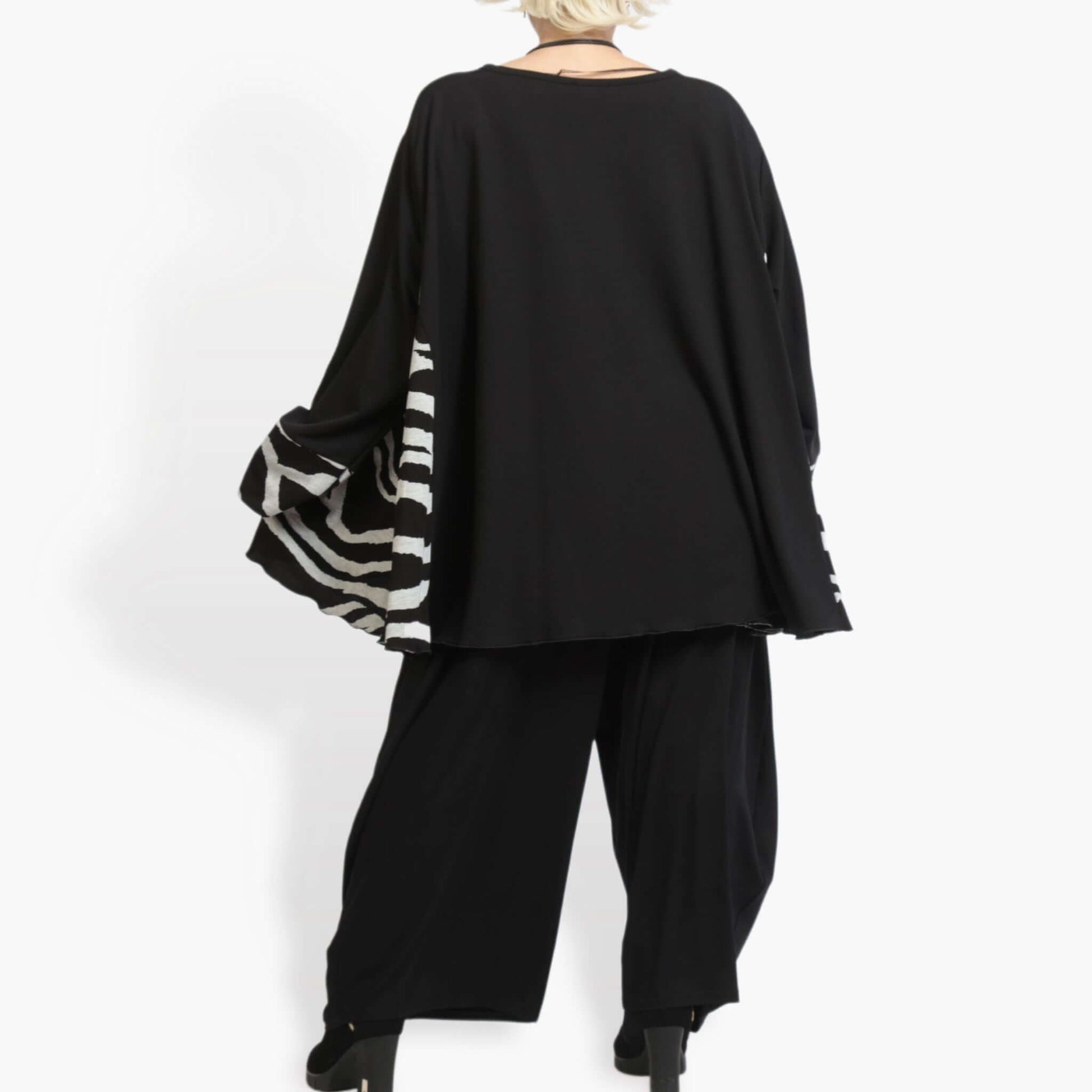  A-Form Bigshirt von AKH Fashion aus Viskose, 0916.00593, Schwarz-Grau, Zebra, Schick, Modern