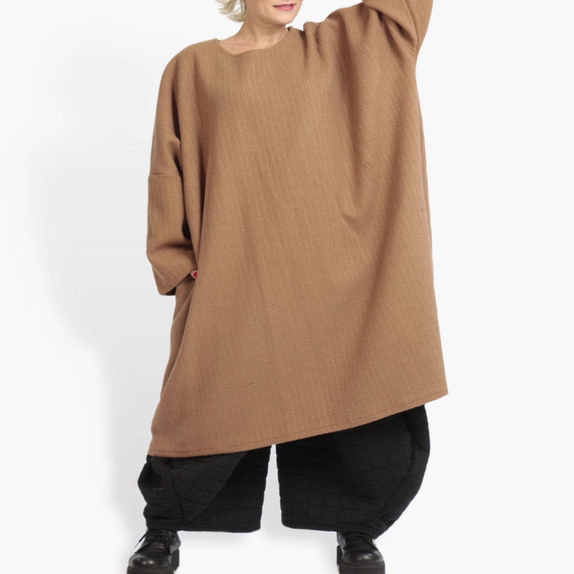  Elegantes Camel Oversize-Kleid mit rundem Ausschnitt für Lagenlook und Plus Size Mode