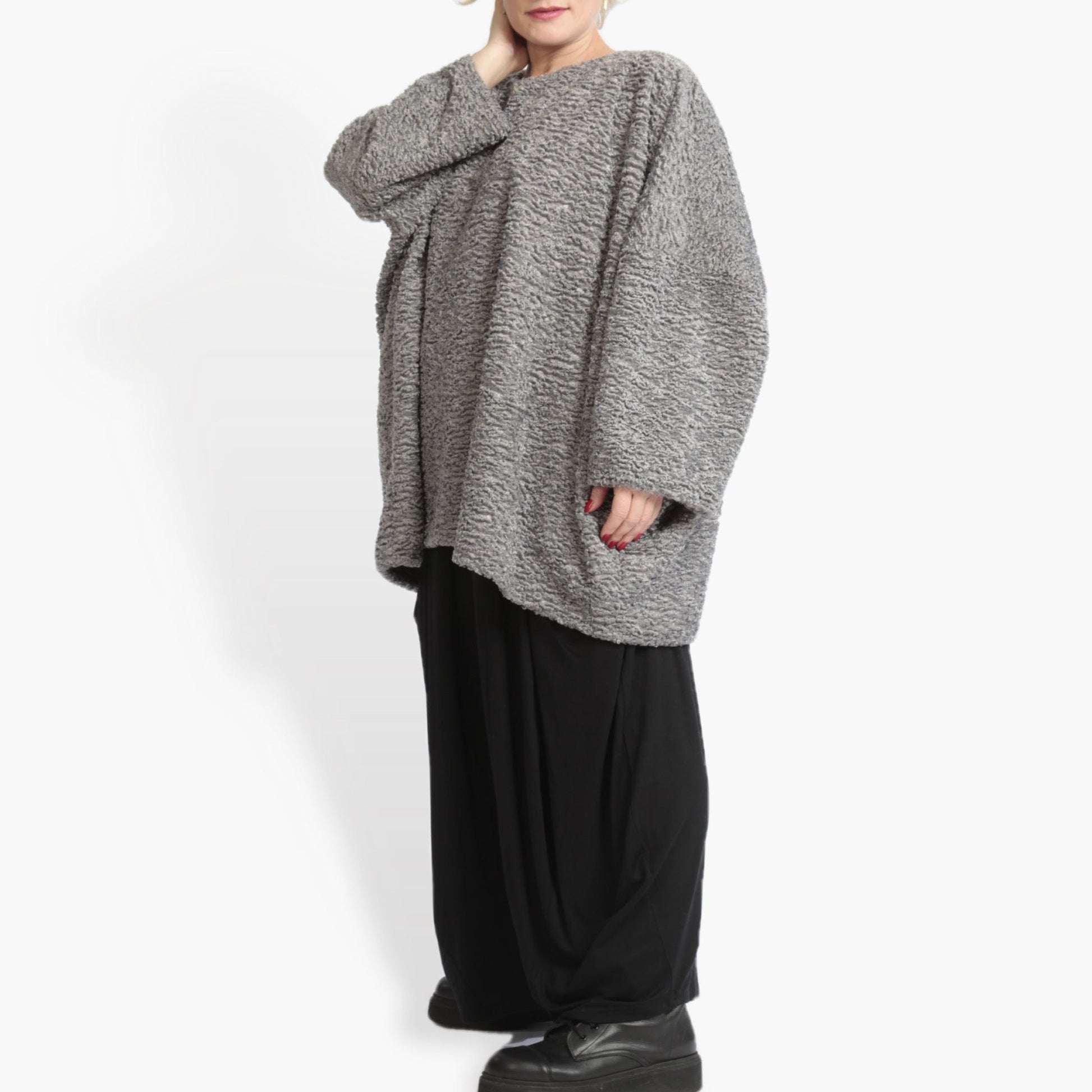  Kuscheliges Oversize Shirt im edlen Silber aus hochwertigem Astrakan Boucle für Plus Size Fashion