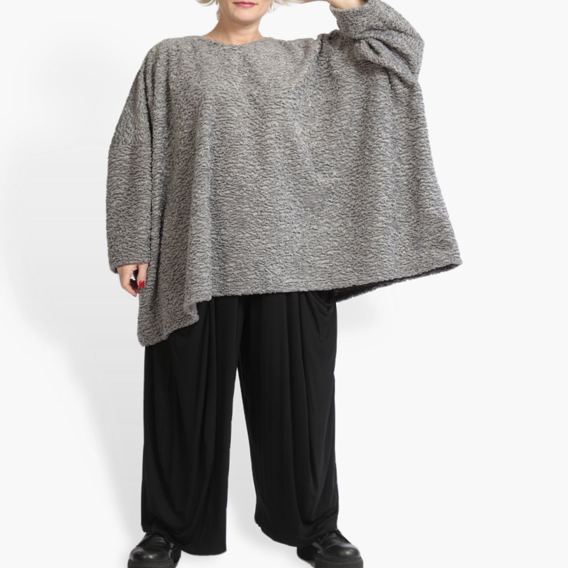  Kuscheliges Oversize Shirt im edlen Silber aus hochwertigem Astrakan Boucle für Plus Size Fashion