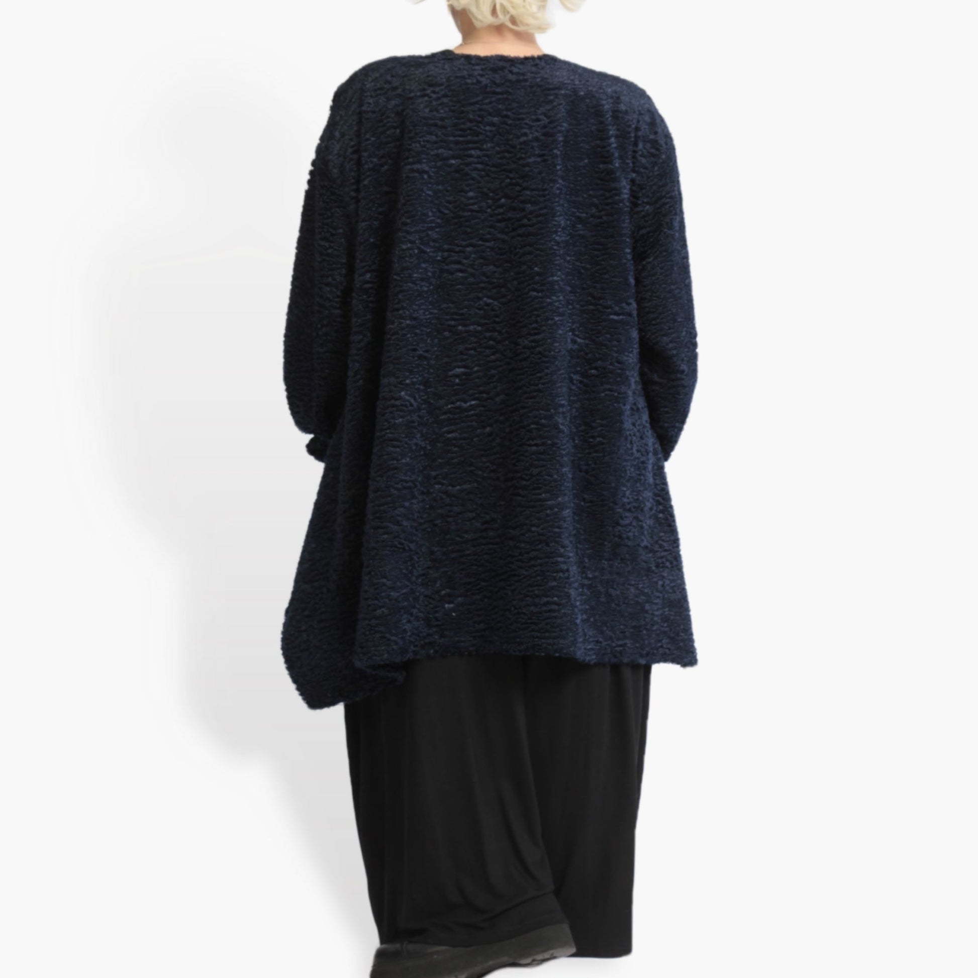  Oversize A-Form Shirt für Plus Size in Marine mit flauschigem Astrakan Boucle und Taschen