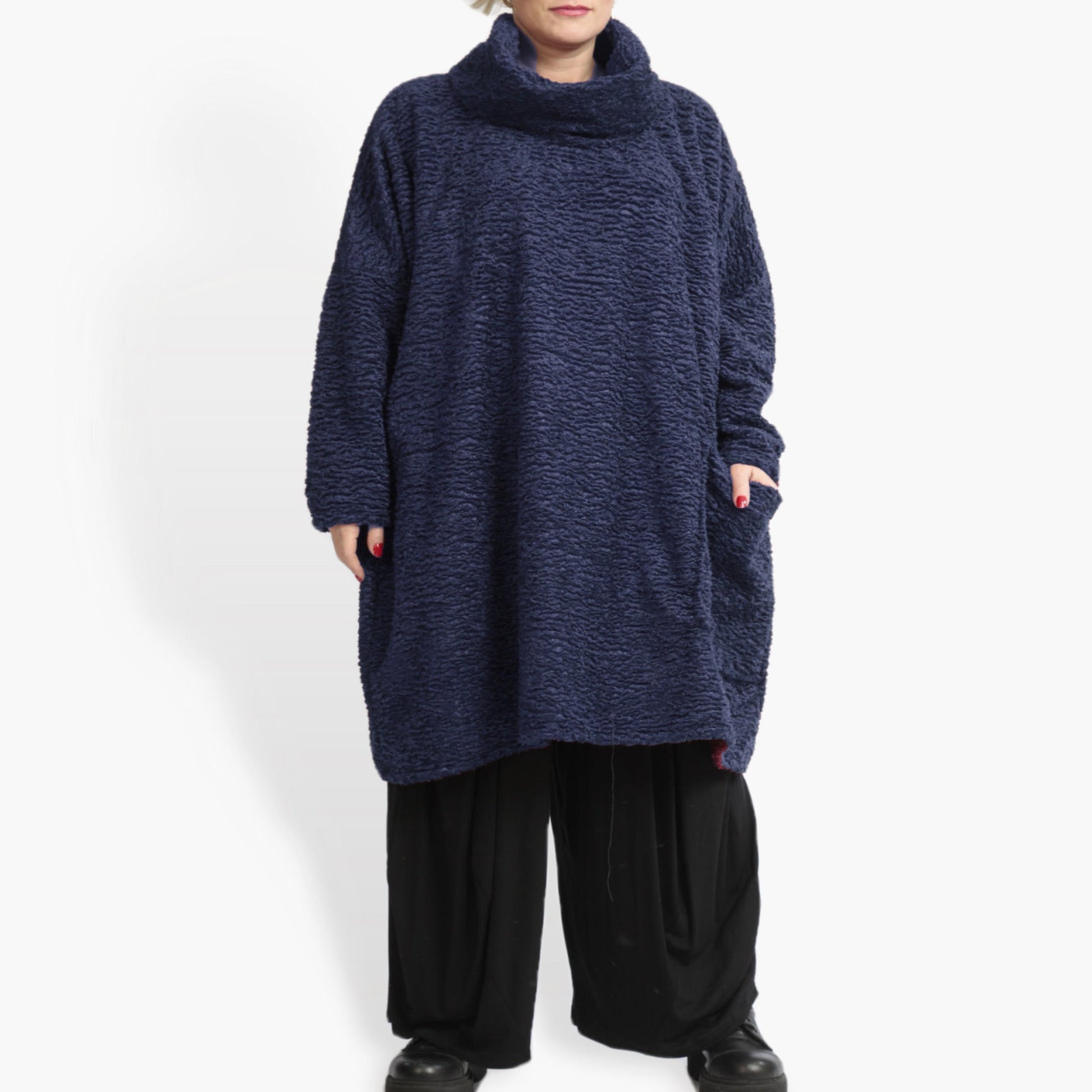  Lässiges Shirt mit kastigem Schnitt aus kuscheligem Boucle in unifarbenem Marine, ideal für Plus Size